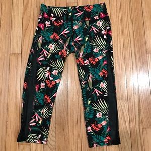 Old Navy go dry compression crops